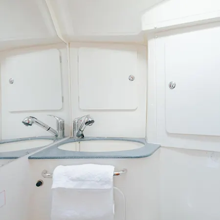 In A Boat - Algarve Ботель *