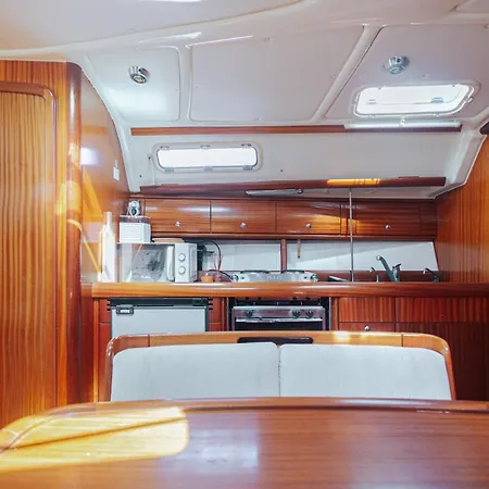 In A Boat - Algarve Ботель Албуфейра